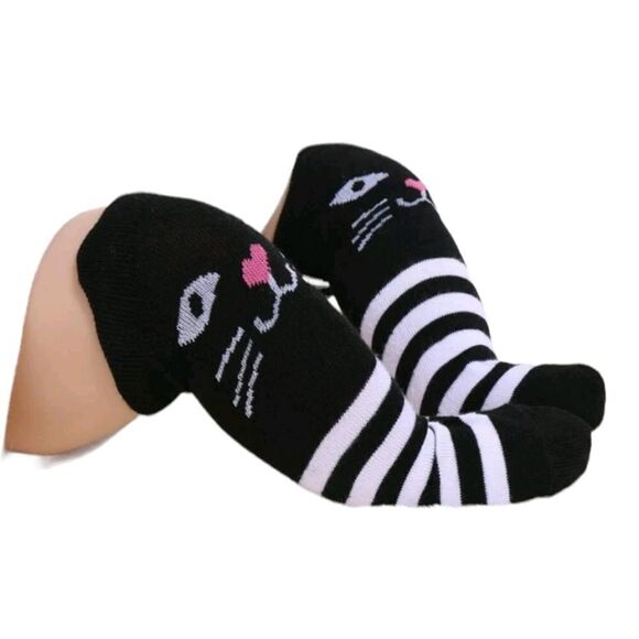 Cat 🐈‍⬛ Face Baby Socks - Picture 6 of 7